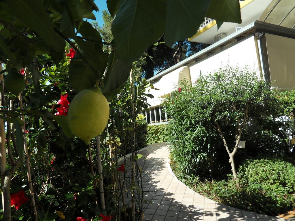Hotel Abbazia Lignano Sabbiadoro Exterior photo