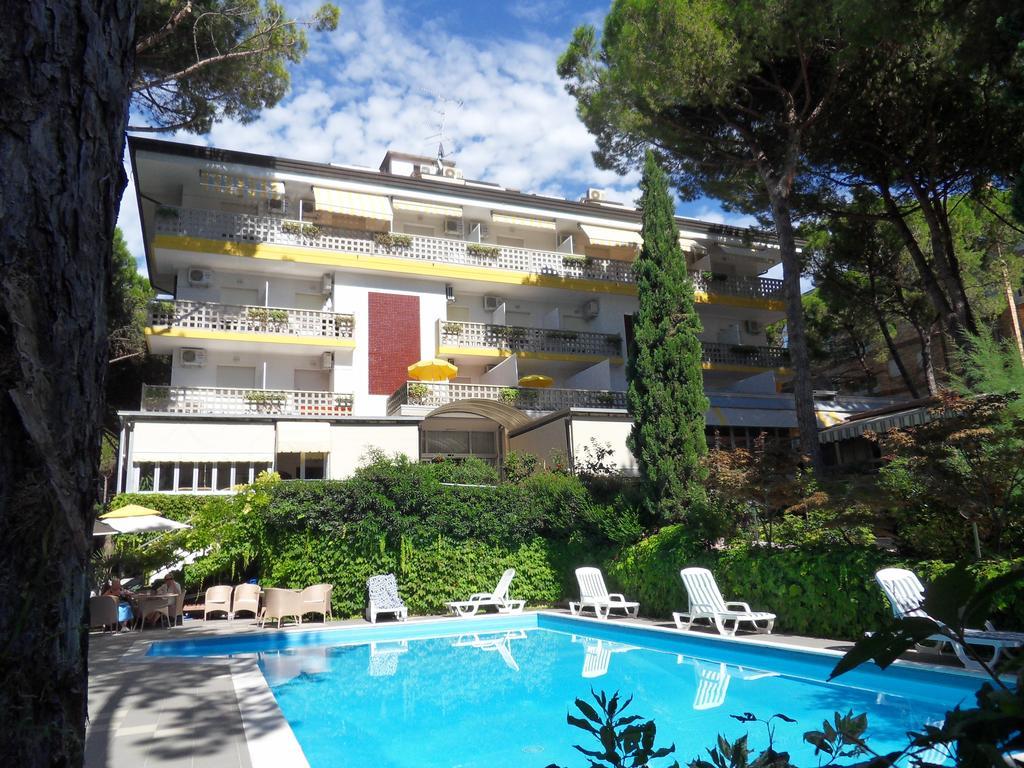 Hotel Abbazia Lignano Sabbiadoro Exterior photo