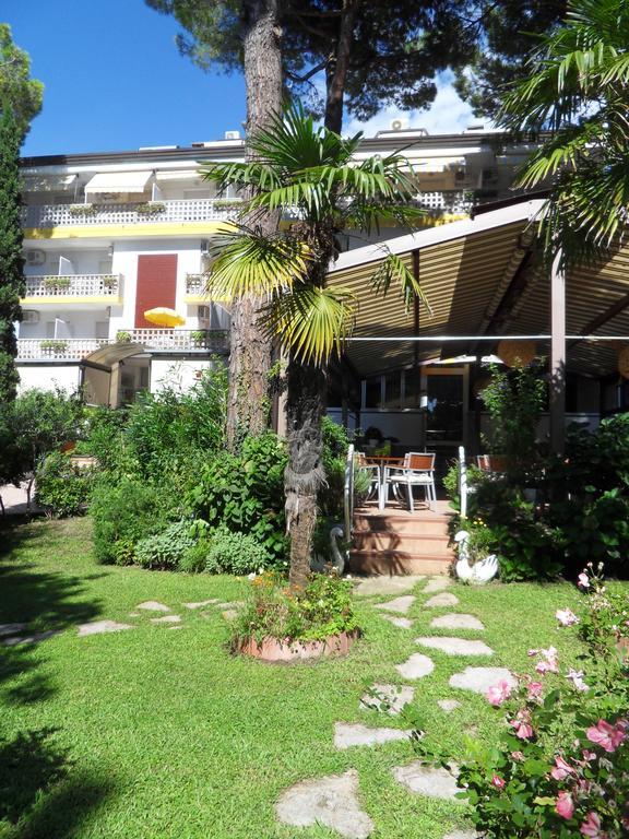 Hotel Abbazia Lignano Sabbiadoro Exterior photo